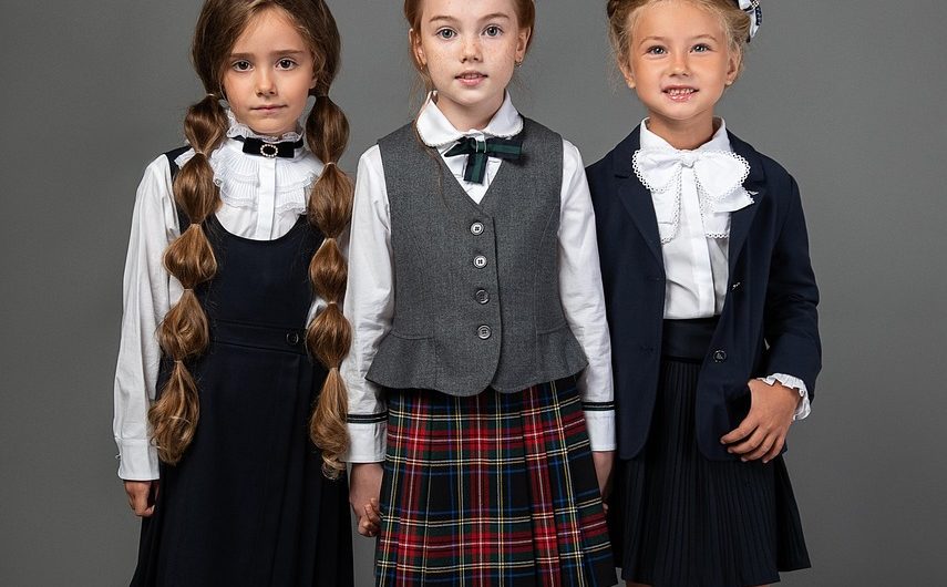 Accesorii pentru uniforma școlară: ce este permis și ce nu